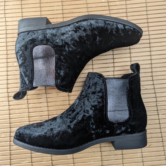 TOMS Black ELLA CHELSEA Crushed VELVET Slip-On ANKLE BOOTS Women sz 6.5M new wit - Picture 4 of 11